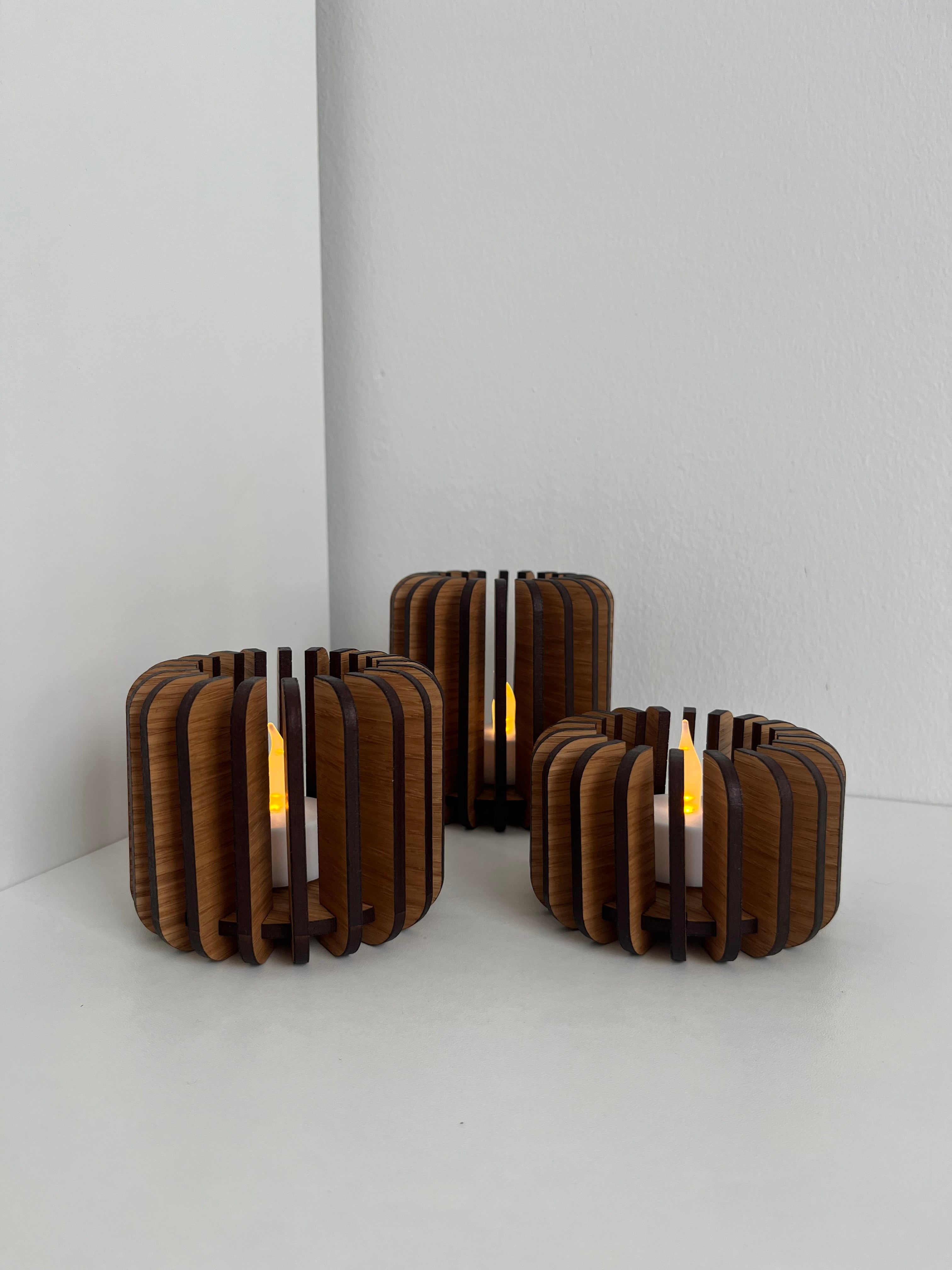 Lysestager i eg cylinder